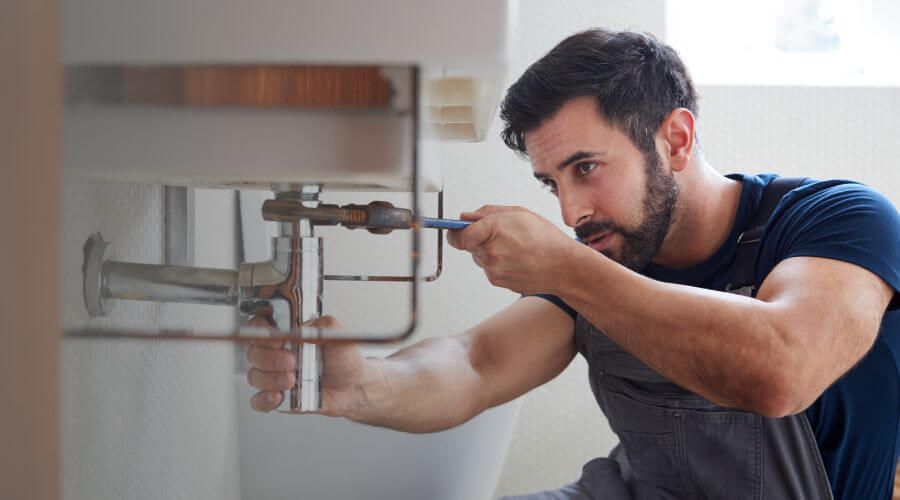 Expert burst pipe repair services in Mascotte, FL